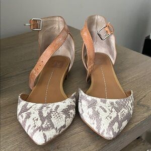 DV by Dolce Vita Tan and Cream Flats